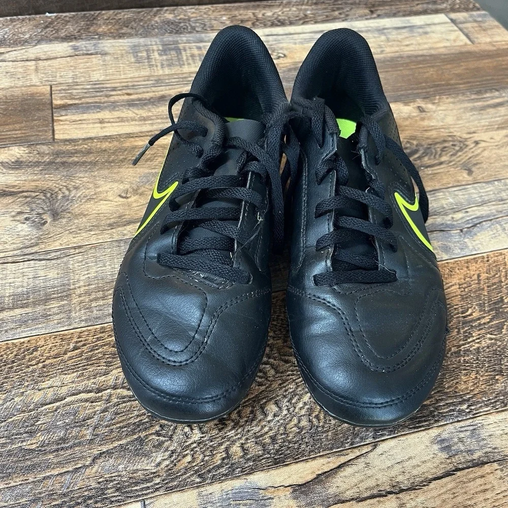 Nike‎ Tiempo Youth Legend 9 Club FG Cleats Sz 6Y Black/Volt Soccer Unisex
